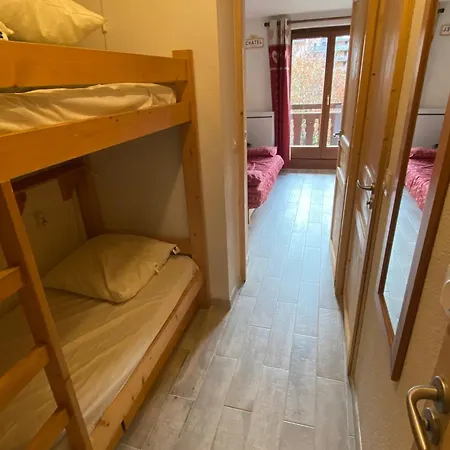 Calme Avec Parking A 1 Km Du Centre De - Fr-1-693-113 Apartment Chatel